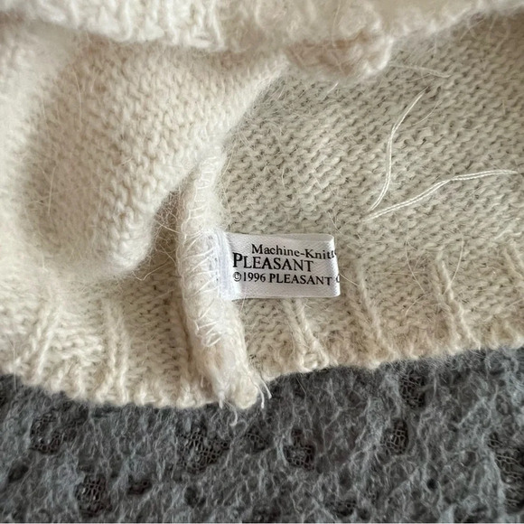 American Girl Doll Pleasant Company Hanukkah Outfit Winter Festival 1996 w/hngr - Picture 6 of 6